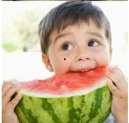 吃瓜婴儿图片可爱,吃瓜婴儿萌态十足，可爱指数爆表