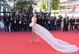 云南大妈吃瓜群众,云南大妈成吃瓜群众焦点