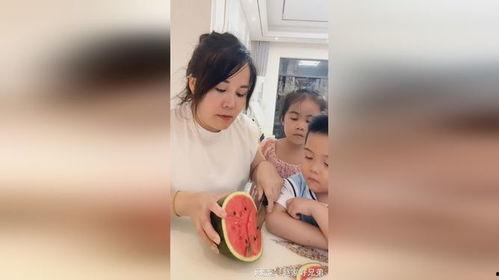 妈咪带我们吃瓜,甜蜜滋味尽享其中