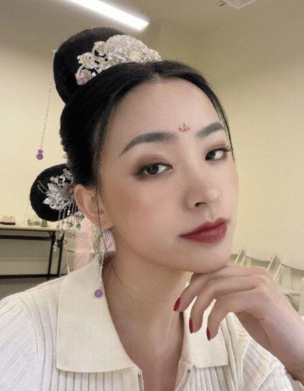 吃瓜网站施冰岚,吃瓜网站上的明星风云