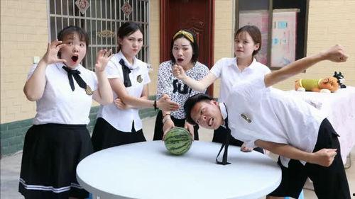 吃瓜打架的学生,吃瓜打架事件背后的青春故事