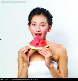 美女吃瓜呕吐图片大全,图集大揭秘！