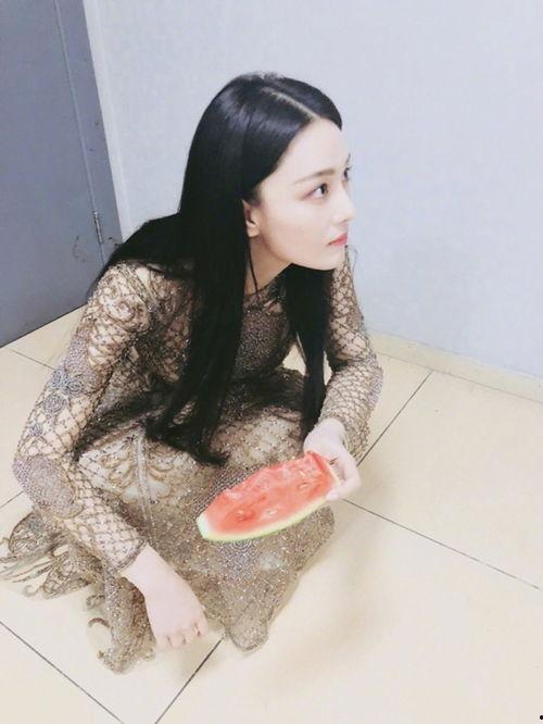 婷婷带你吃瓜,揭秘娱乐圈那些事儿