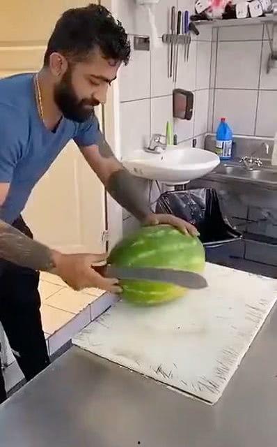 有钱人吃瓜没钱人吃瓜