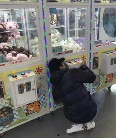 吃瓜群众抓娃娃