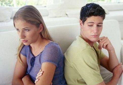 新婚夫妻吃瓜视频,新婚夫妻吃瓜视频曝光，甜蜜互动引网友热议